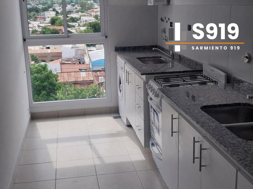 Cocina equipada de una unidad terminada