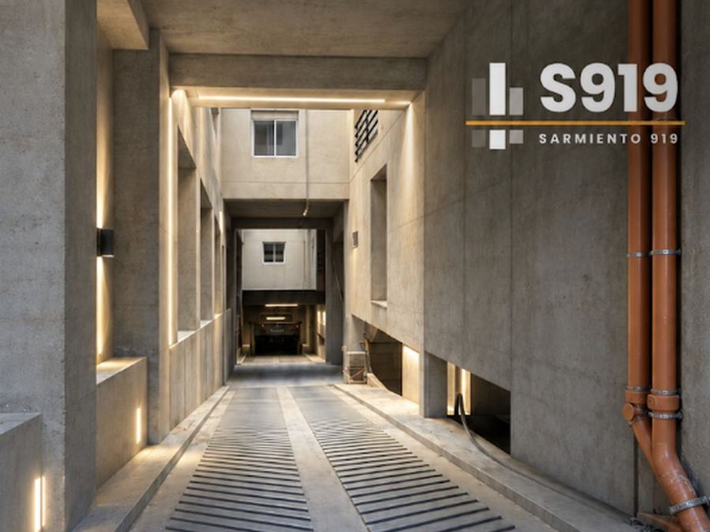 Ingreso vehicular del edificio